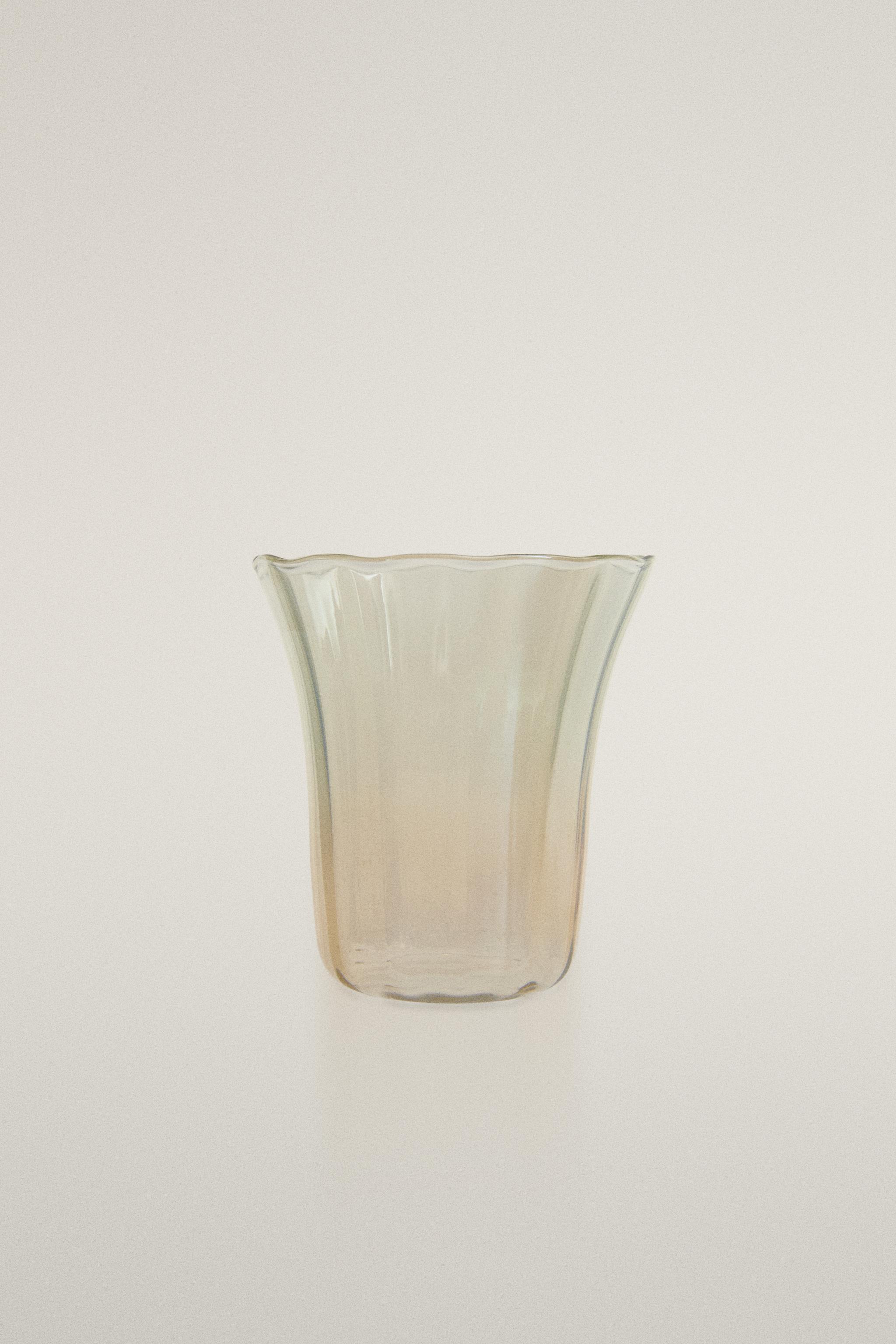 BELL-SHAPED GLASS TUMBLER